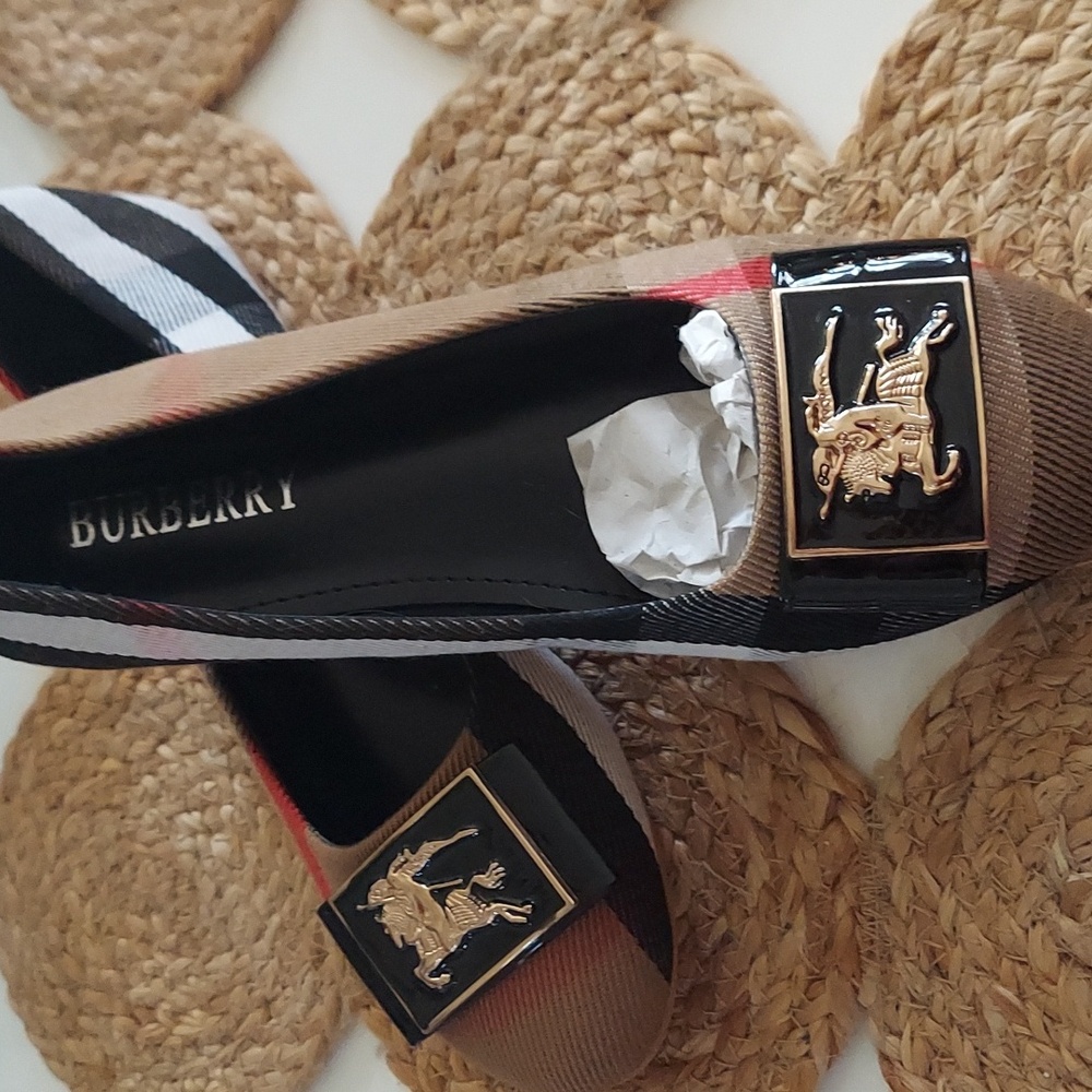 FITS A 6/12 Or size 7 Foot)Burberry Checkered Flats with Gold Horse Detail